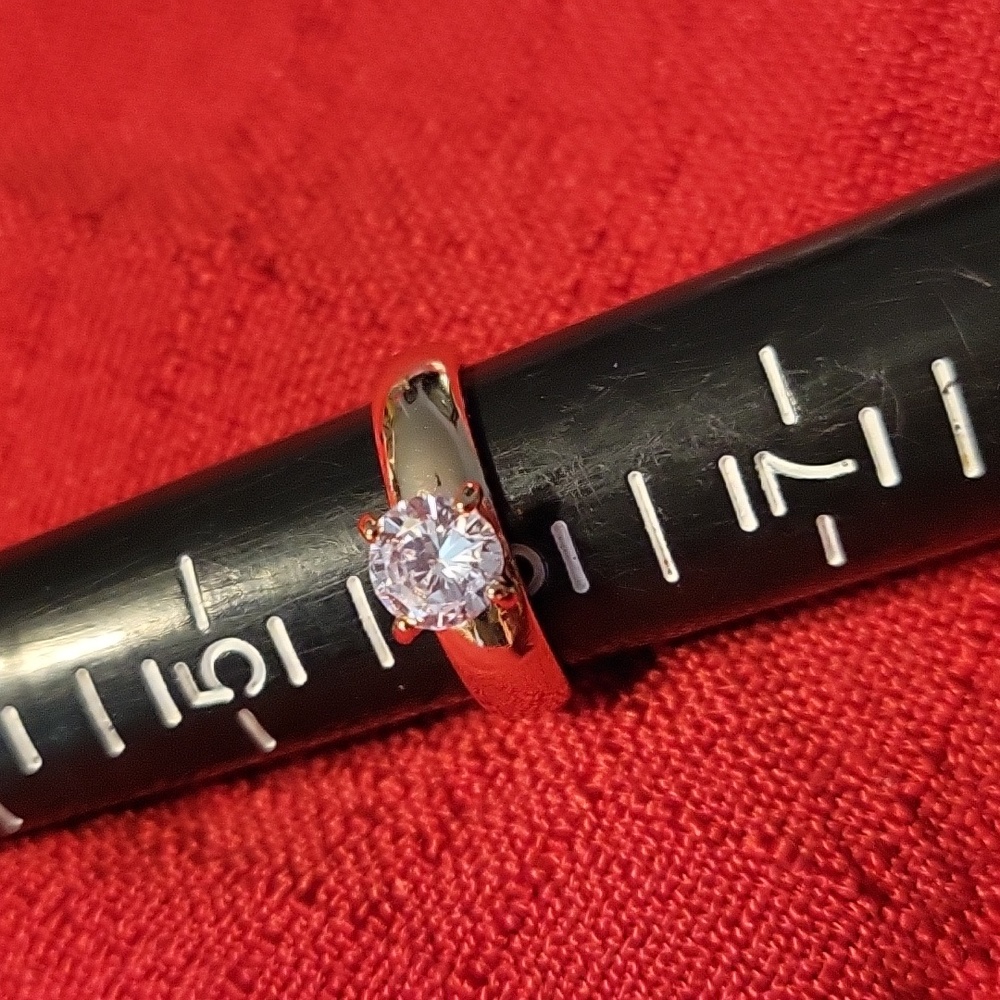 Gorgeous ring - Picture 2 of 3